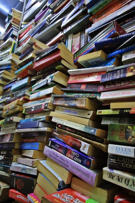 8月31日见报/星角摄/吉宁万山巴刹楼上的二手书店