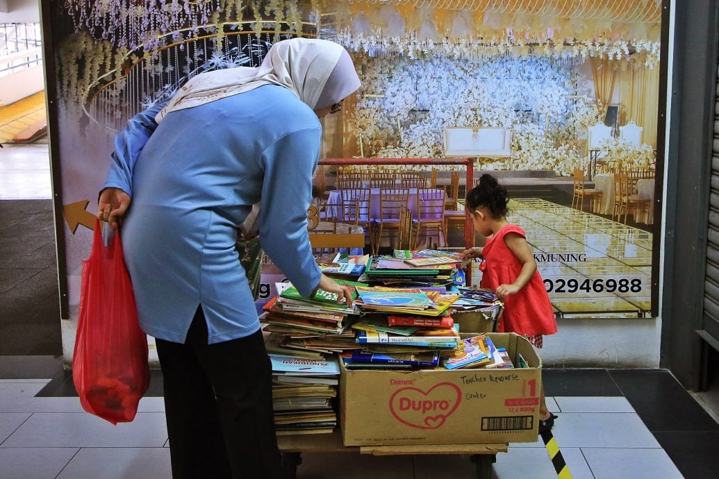 8月31日见报/星角摄/吉宁万山巴刹楼上的二手书店