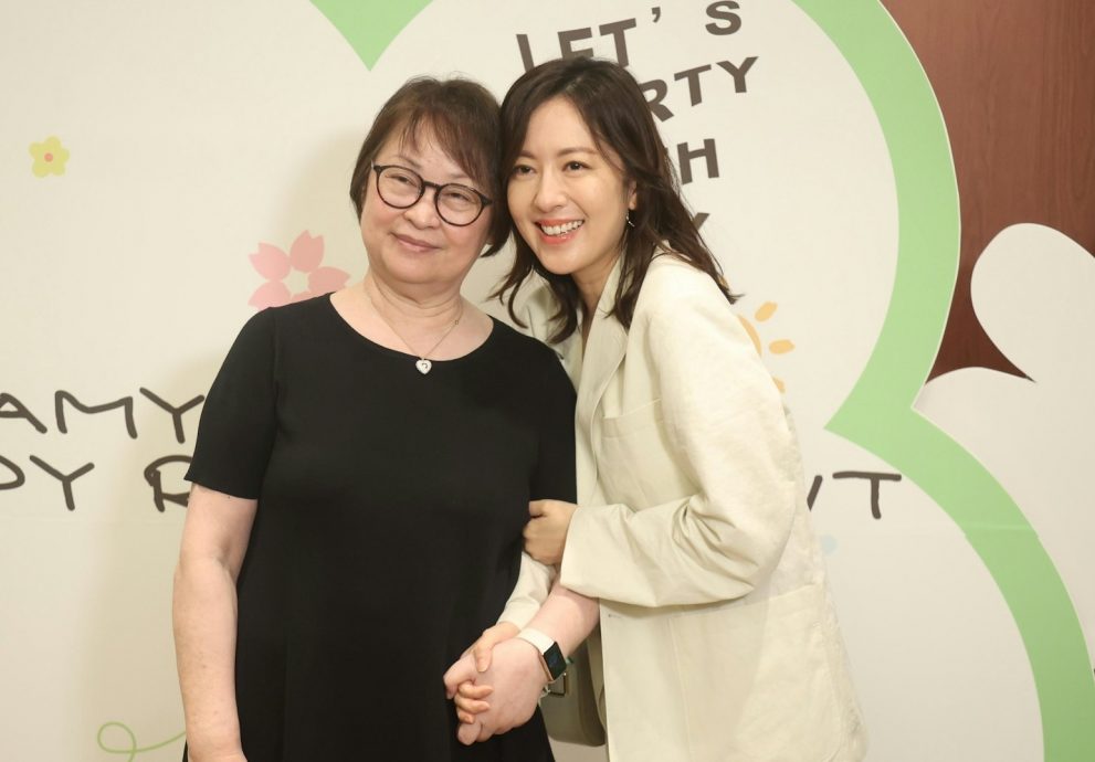 “铁马家族”继续不和? 郑嘉颖唐诗咏同桌分开坐