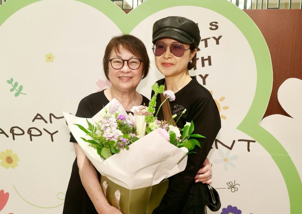 “铁马家族”继续不和? 郑嘉颖唐诗咏同桌分开坐