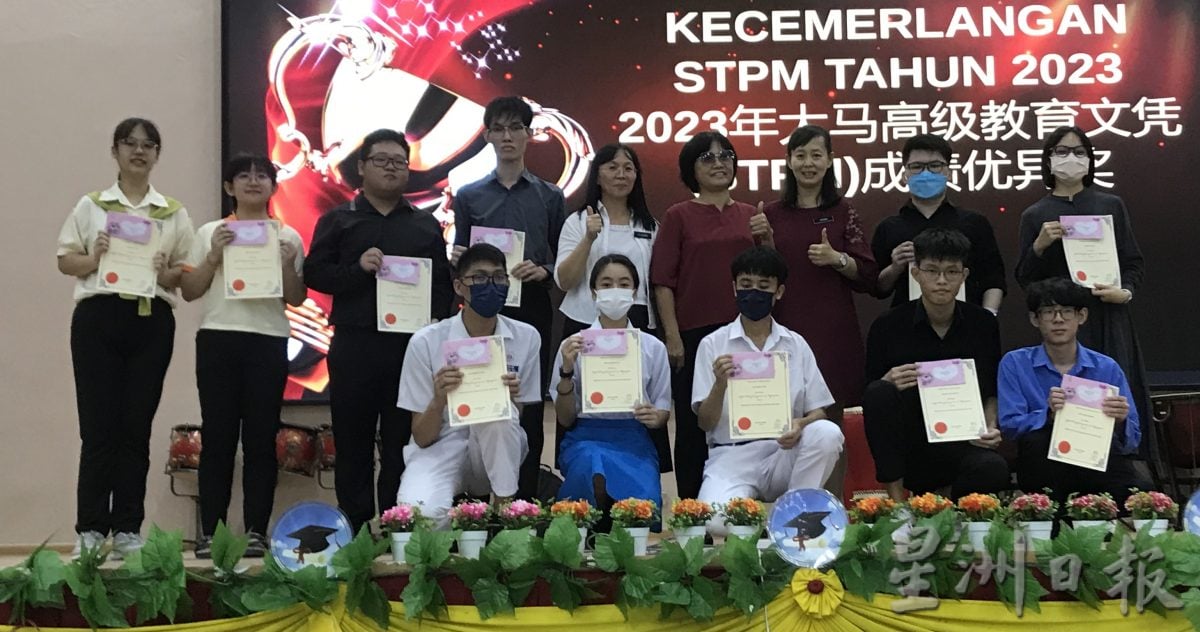 ★8月3日刊登/大霹雳封底主文/【华中现在未来】/收江沙上霹雳逾10校学生 崇华华中提升设施表现佳
