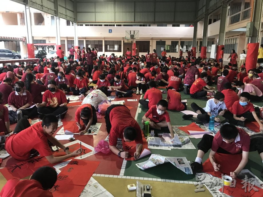 ★8月3日刊登/大霹雳封底主文/【华中现在未来】/收江沙上霹雳逾10校学生 崇华华中提升设施表现佳