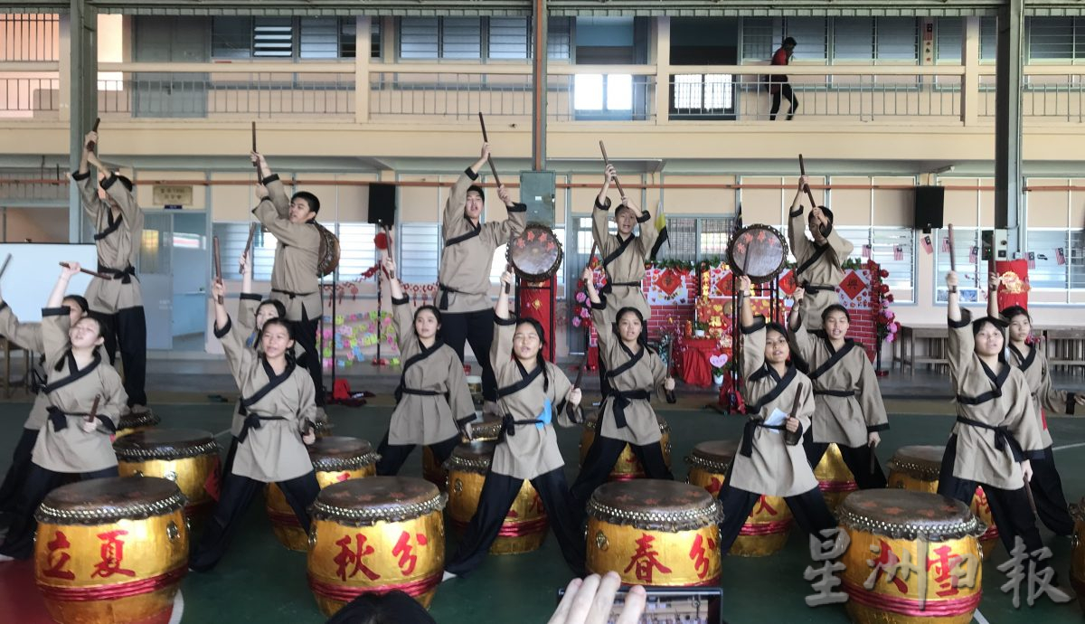 ★8月3日刊登/大霹雳封底主文/【华中现在未来】/收江沙上霹雳逾10校学生 崇华华中提升设施表现佳