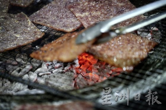 【绝味山城之玉润猪圆/02】李荣记肉干●钢柜晾肉+炭火烧烤,烤出焦香绝味肉乾