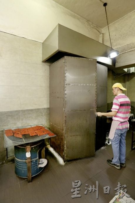 【绝味山城之玉润猪圆/02】李荣记肉干●钢柜晾肉+炭火烧烤,烤出焦香绝味肉乾