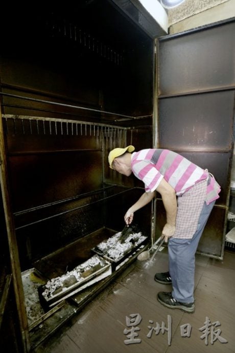 【绝味山城之玉润猪圆/02】李荣记肉干●钢柜晾肉+炭火烧烤,烤出焦香绝味肉乾