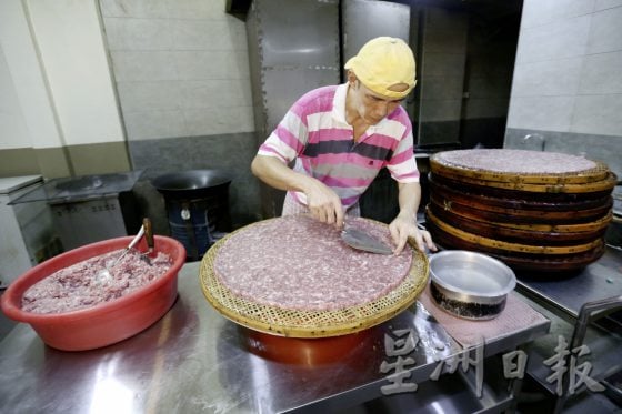 【绝味山城之玉润猪圆/02】李荣记肉干●钢柜晾肉+炭火烧烤,烤出焦香绝味肉乾