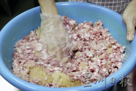 【绝味山城之玉润猪圆/02】李荣记肉干●钢柜晾肉+炭火烧烤,烤出焦香绝味肉乾