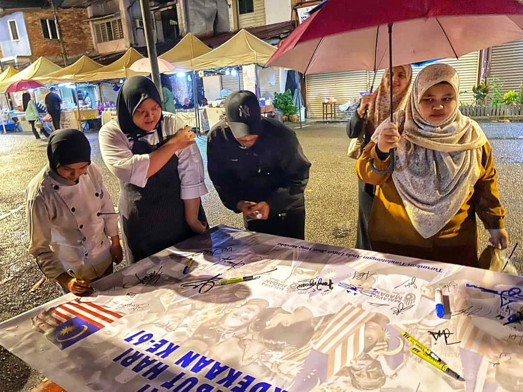 东:公青团“人民独立誓约”活动,成功收集到将近1000个签名