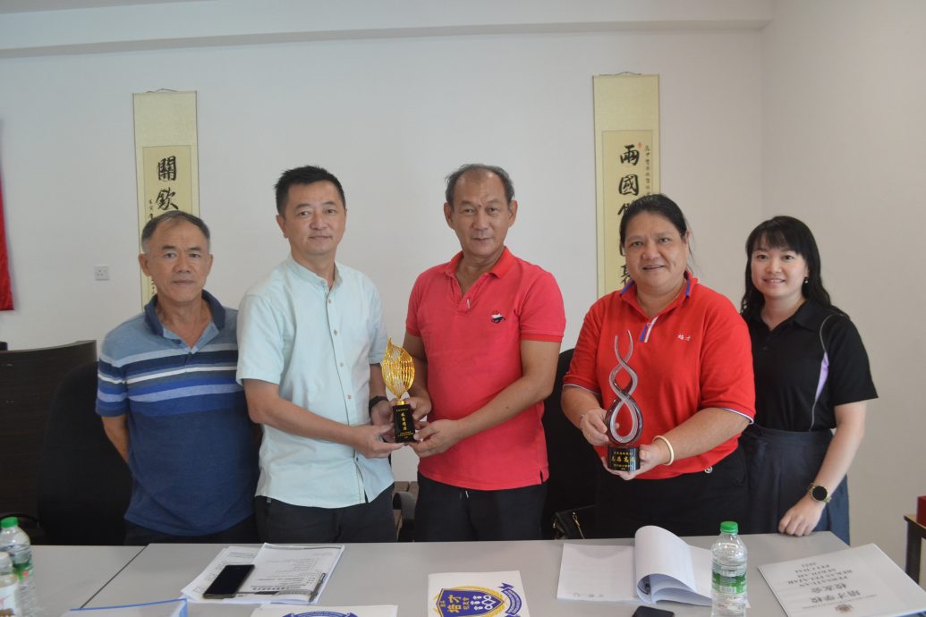 东:关丹培才校友会王康年不允许活动名义搞破坏