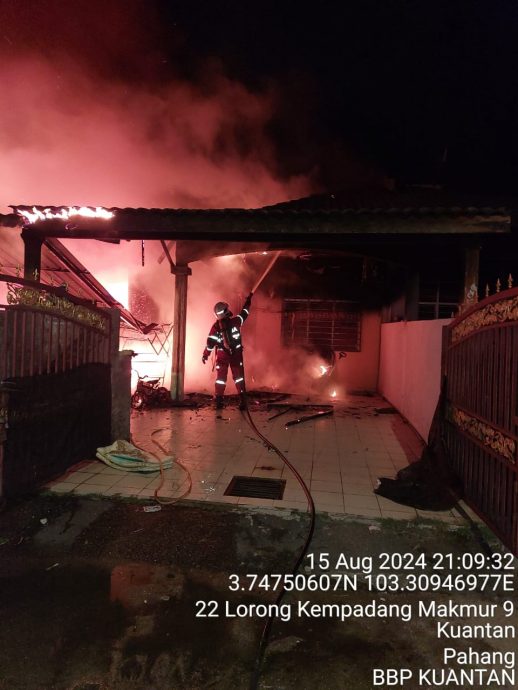 东:关丹肯巴当发生火灾,3间排屋被吞噬,无人伤亡