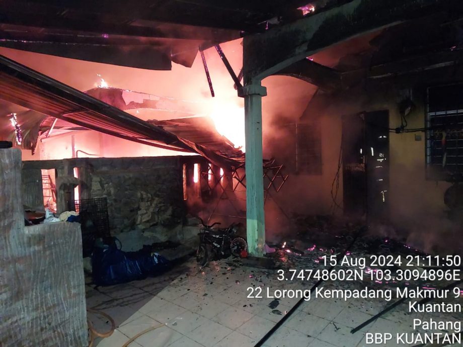 东:关丹肯巴当发生火灾,3间排屋被吞噬,无人伤亡