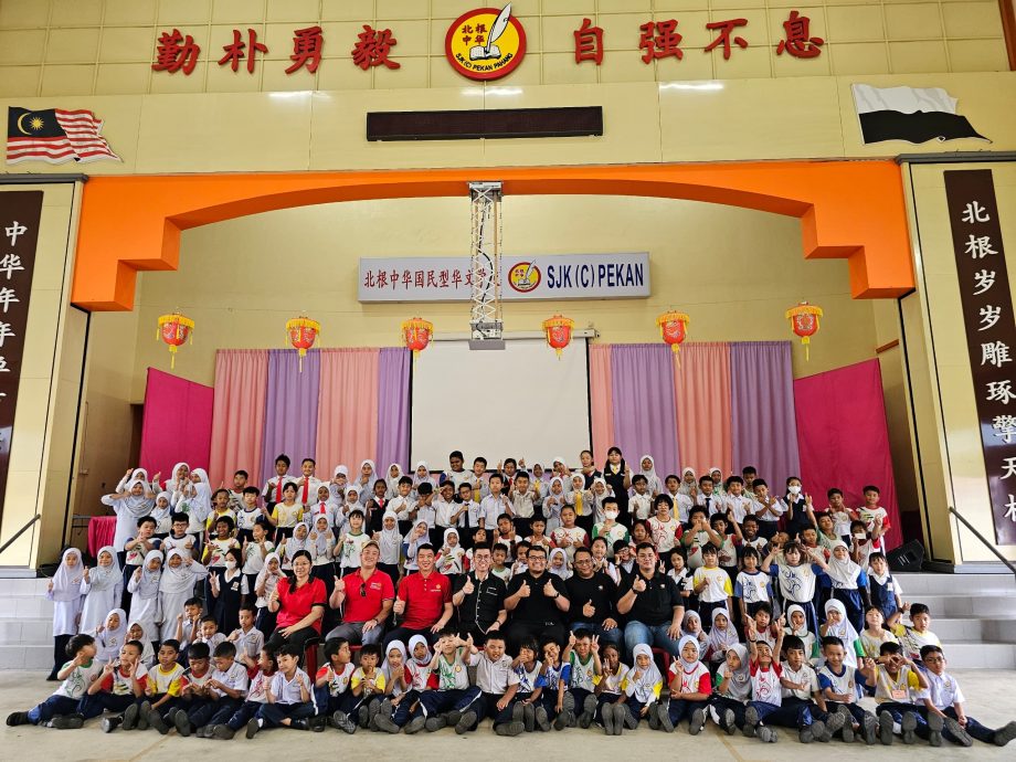 东:北根中华华校“改善学生视力计划”B40学生免费验眼配镜