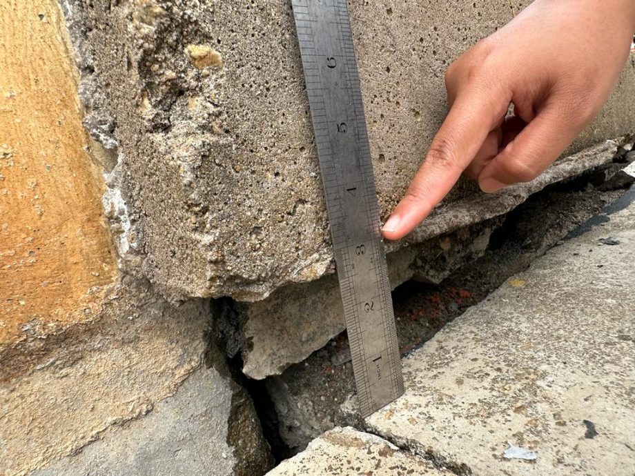 东:吉隆坡发生“道路噬人”事件,引发商家担心关丹的中央排污系统工程存隐忧,有商家投诉店铺结构受到相关工程影响,出现下陷情况
