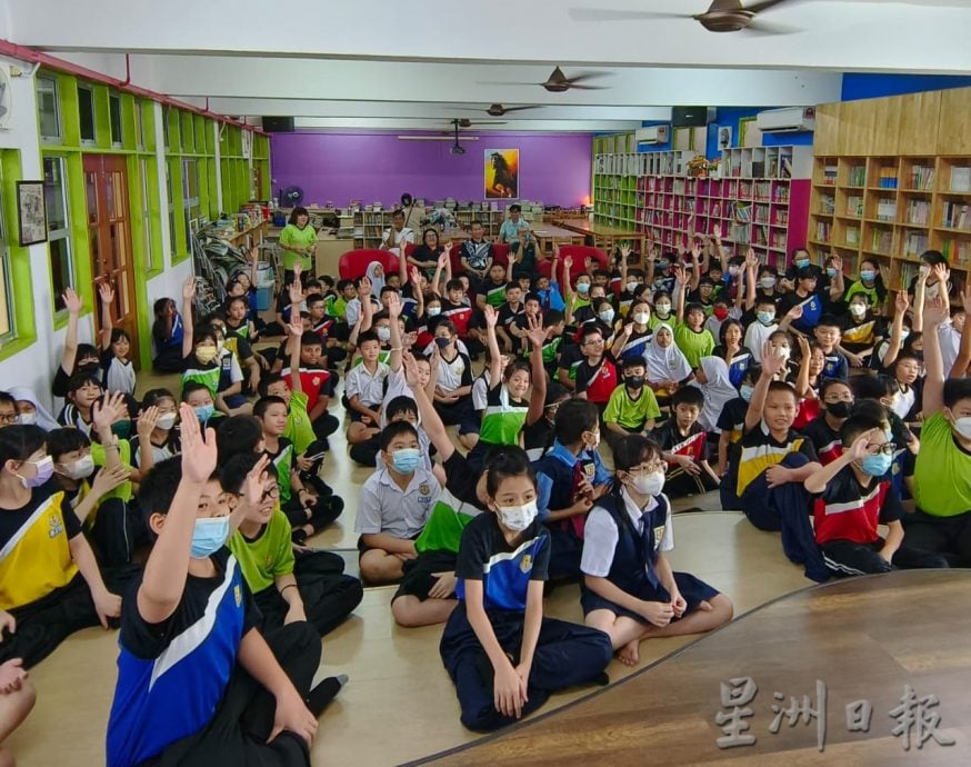 东:学生阅报计划“有奖填字游戏”走入校园活动列车开抵启智和中华(二)校