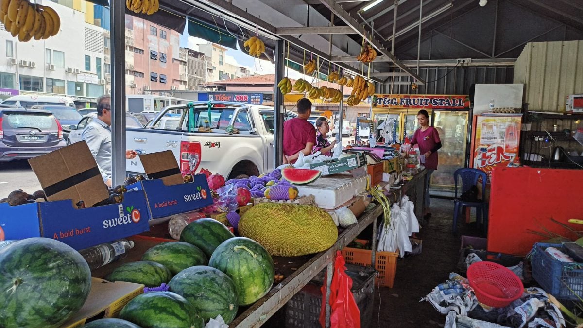 东：山竹正值上市高峰，市场价格大幅下滑。