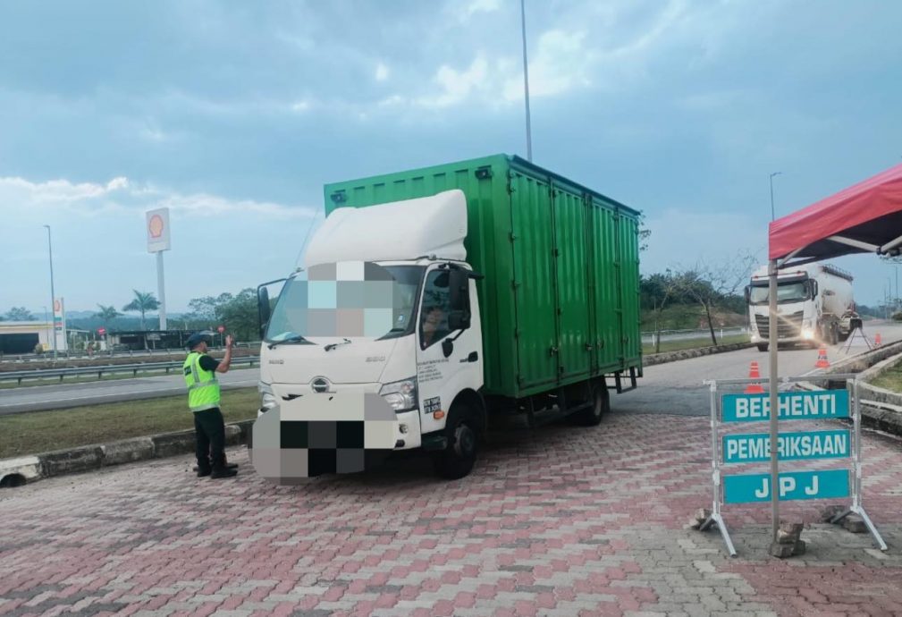 登州陆路交通局从今年1月至7月展开的“外籍司机行动”(PEWA),共开出1516张罚单给违反各项条例的外籍司机。