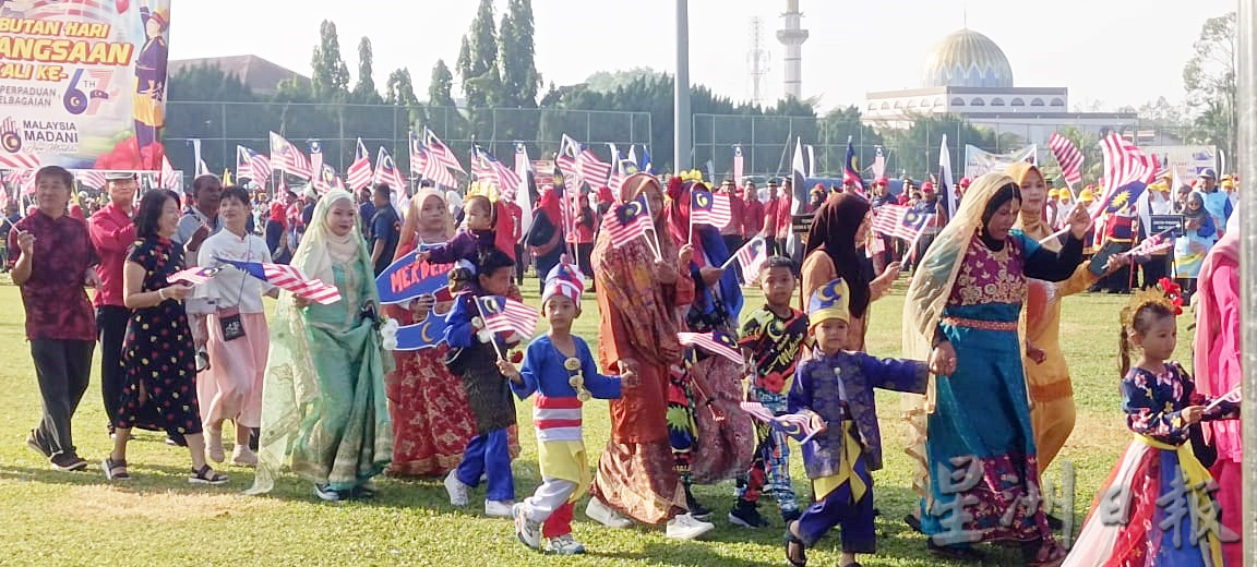 东:百乐县国庆庆典噱头多引人入胜