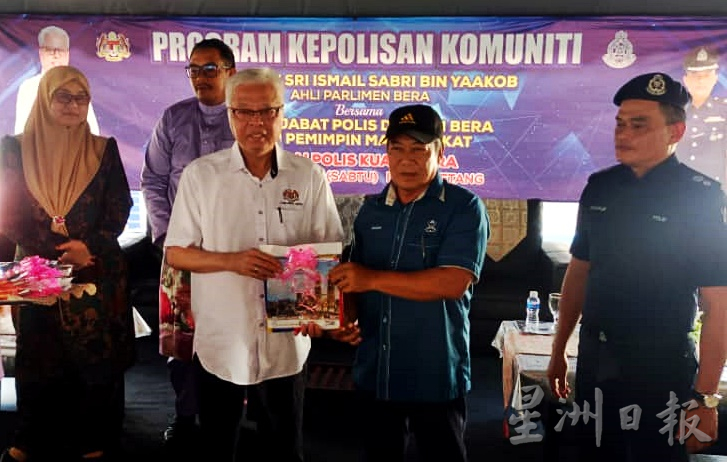 东:百乐警区社区计划国会议员开幕