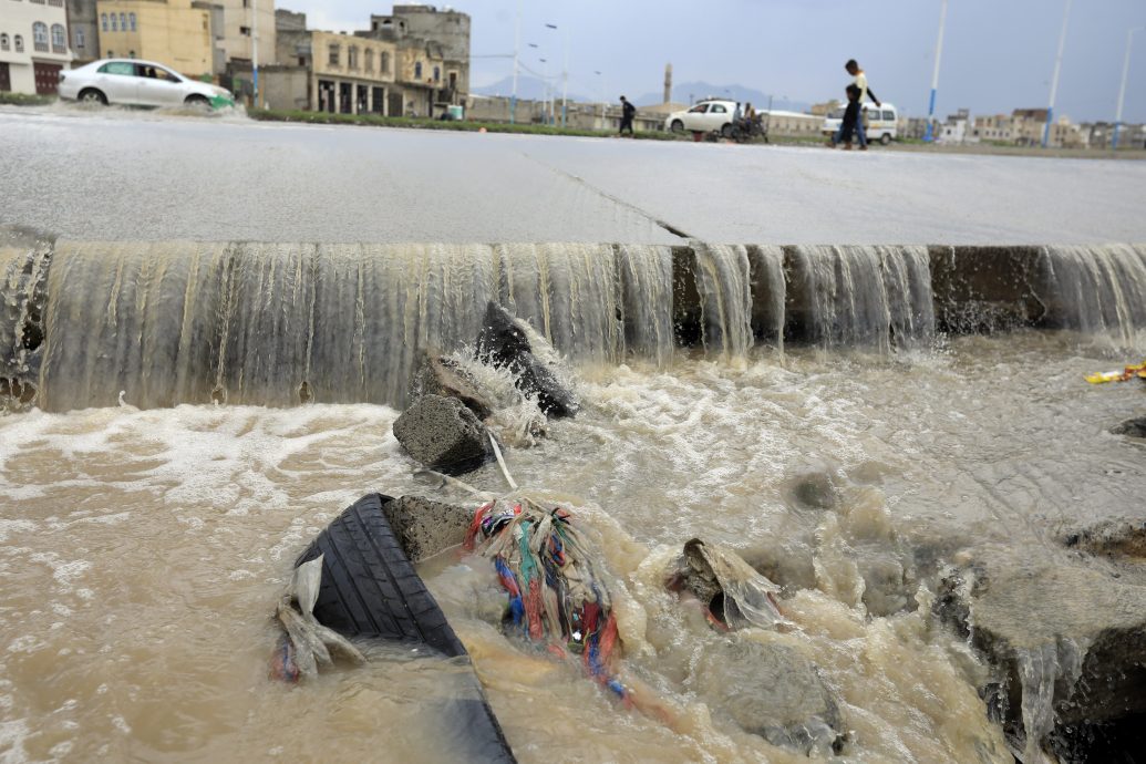 也门严重洪灾酿97死!450万人陷粮食危机 霍乱疫情大爆发