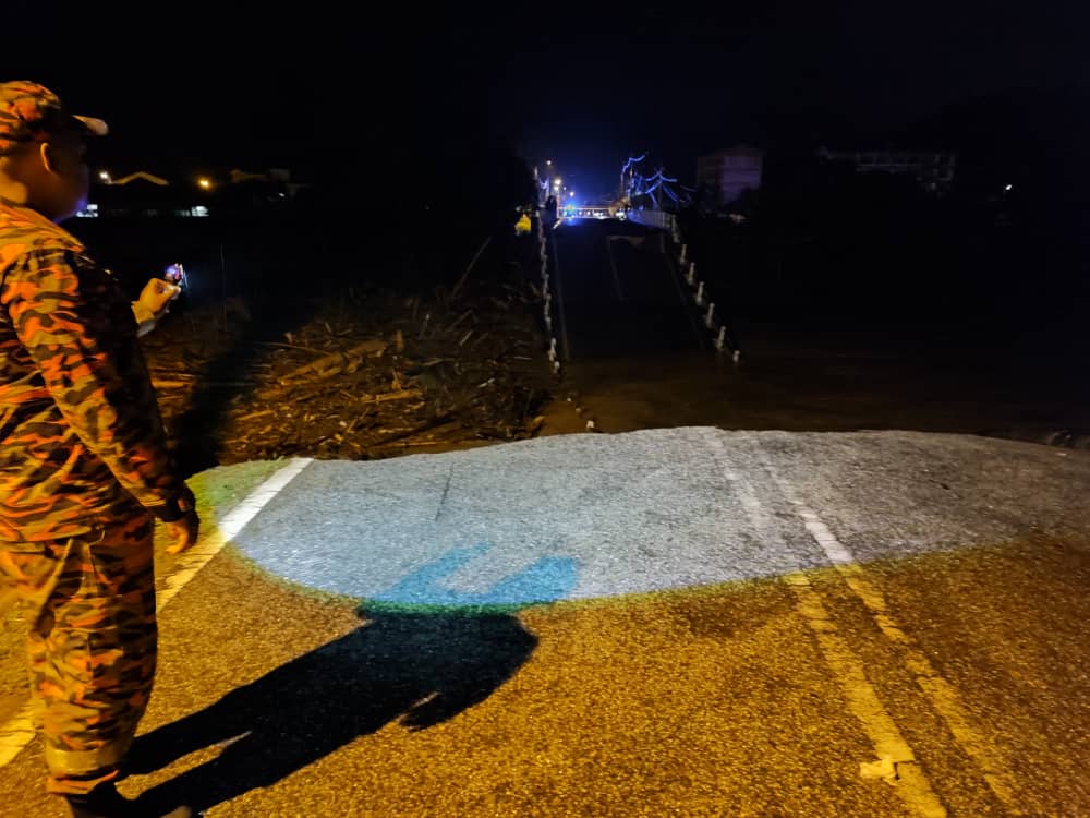 仕林河洪水致桥断 19人生态公园露营受困