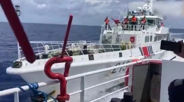 仙宾礁再爆冲突!中控菲“故意撞船”船员落海
