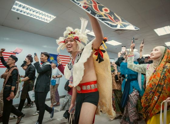 以铁路之名团结人心,重振纱笼精神
