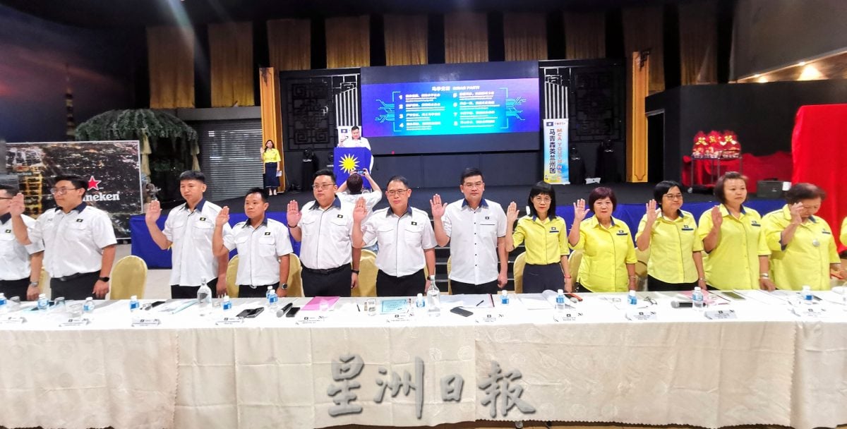供星洲网/林添顺:躺平等“榴梿”掉时代已过去,想胜选就必须经营好选区,别管选民支不支持!