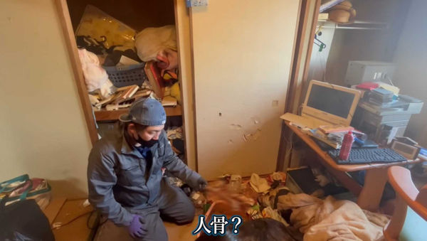 儿打扫房间惊见尸骨 竟是失踪10年的妈妈