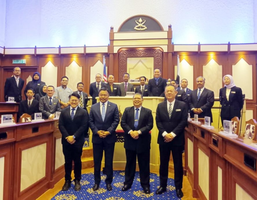 全国:佐哈里表示,他会把拜访各州议长后所获得建议和点子,提呈至国州议长大会上讨论。