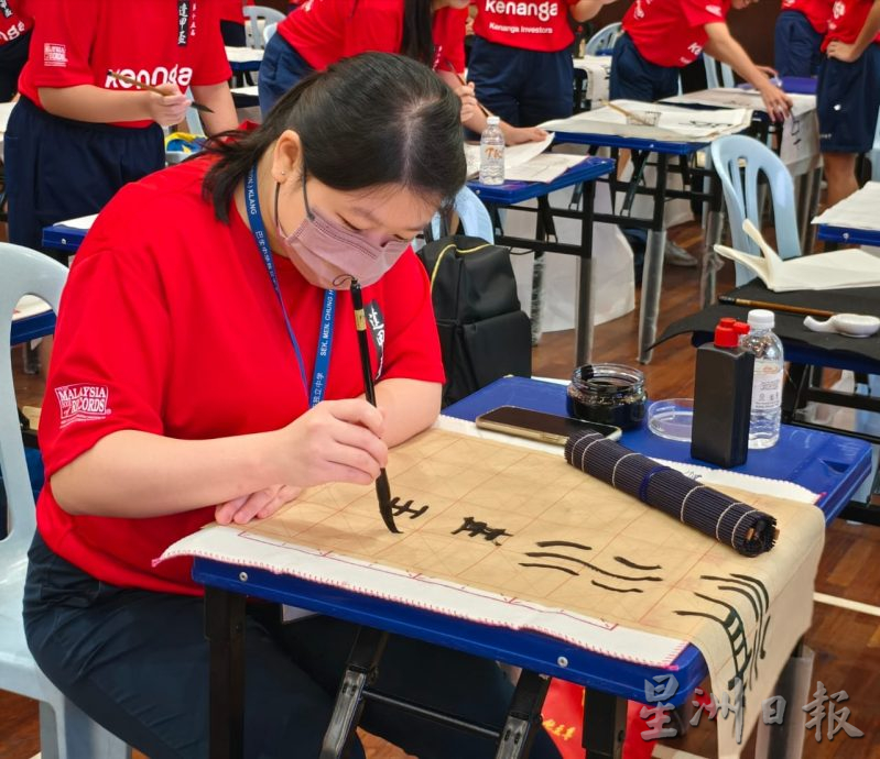 全国9800师生参与“逢甲杯”全国中学正体字书法比赛!