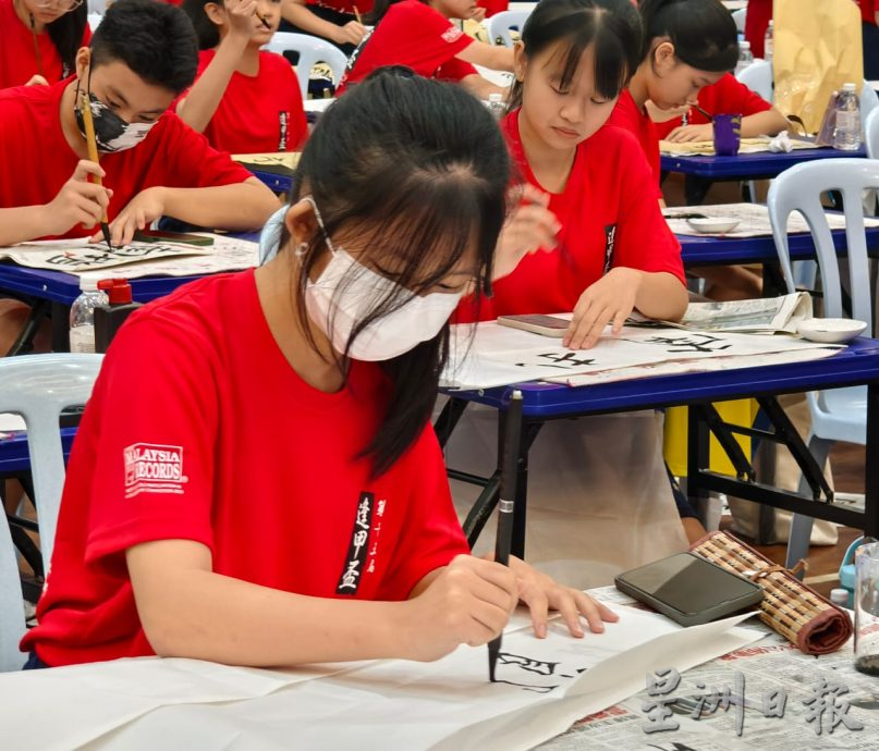 全国9800师生参与“逢甲杯”全国中学正体字书法比赛!