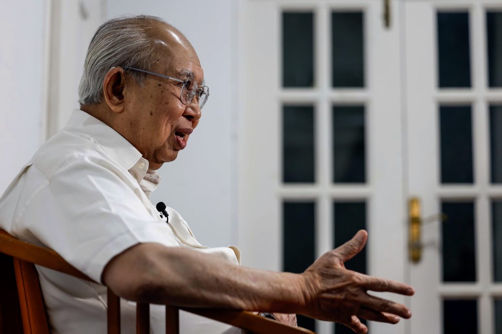 全国:巫统元老丹斯里东姑 拉沙里对伊党为能吉里补选推出的46项惠民献议不以为然。他说,根据伊党过去的不良记录,这些也许只是一个空白承诺。