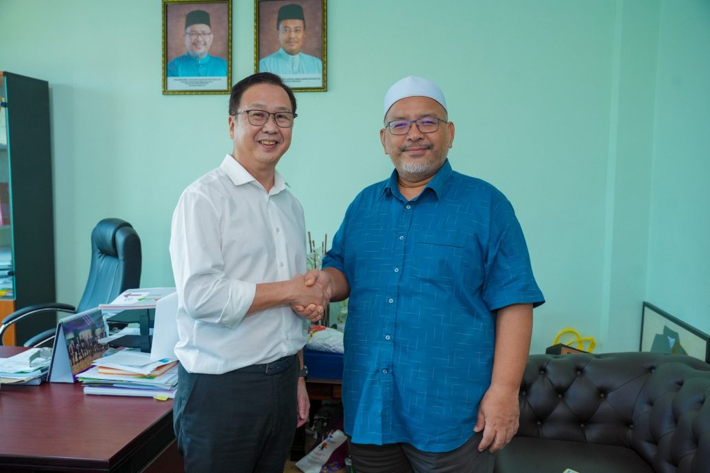 全国:民政党全国主席拿督刘华才向登州政府提出三项建议,以让华社可以继续进行酬神歌台或文化表演,并得到登州政府的积极回应。