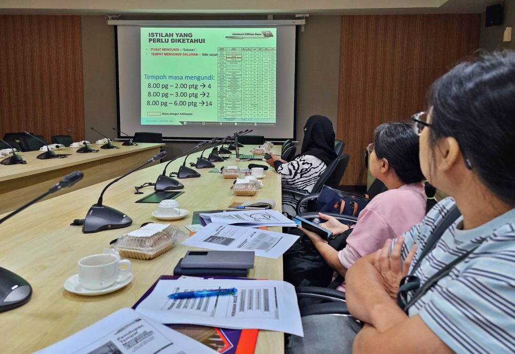 全国:能吉里州议席共有20个投票中心,其中2个位于山区的投票中心必须出动直升机完成送票程序。