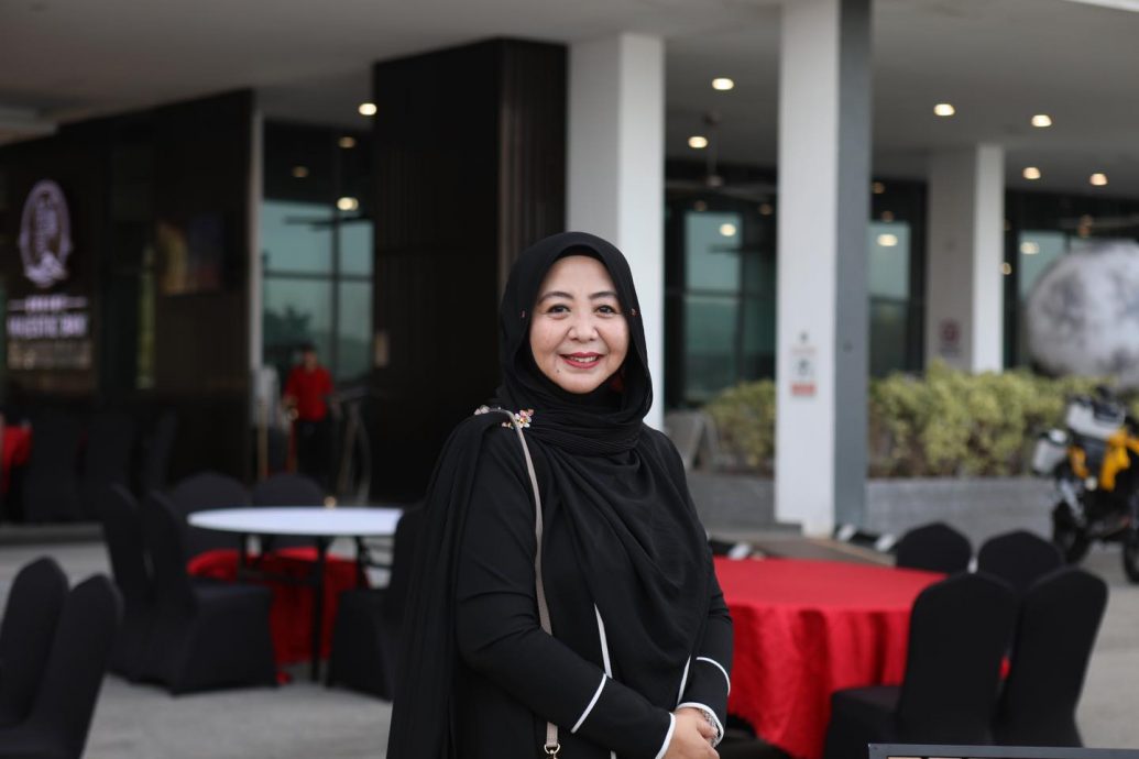 全国:马来西亚酒店协会登州分会主席苏艾芭哈伦表示,在酒店举办婚宴或任何活动,若有舞台演出,必须申请准证的条例,已阐明在2002年娱乐及娱乐场所法令,并非新政策。