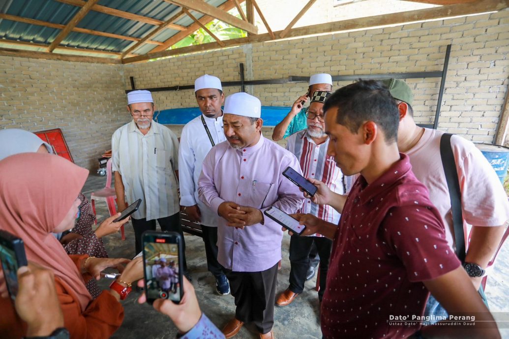 全:吉兰丹州务大臣拿督莫哈末纳苏鲁丁承认败选,并尊重选民的选择,同时承诺继续为能吉里选民提供服务