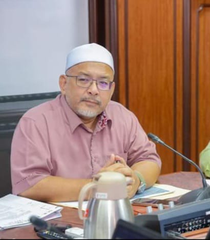 女歌手禁登台风波//登州卫生、房屋及地方政府委员会主席旺苏凯里指出,非穆斯林女性表演者只可以在室内或非公开场合(tempat tertutup)上台表演。