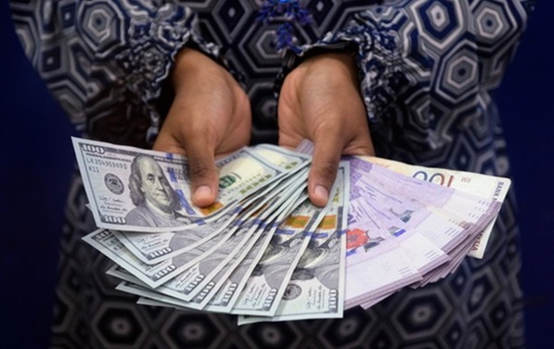 卖亏钱 不卖怕继续跌 美元走弱兑换商两难