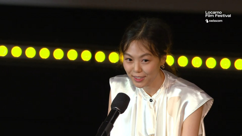 卢卡诺奖封后甜谢洪常秀 金珉禧放闪9年不伦恋