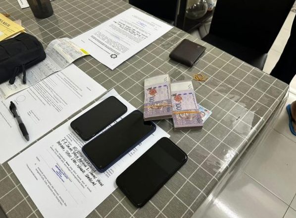 取代/助外籍人士特别通关入境 反贪会扣11人