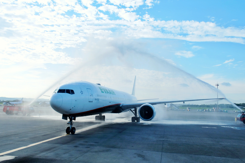 台湾奥运代表队返台F-16伴飞 林郁婷:非常感动