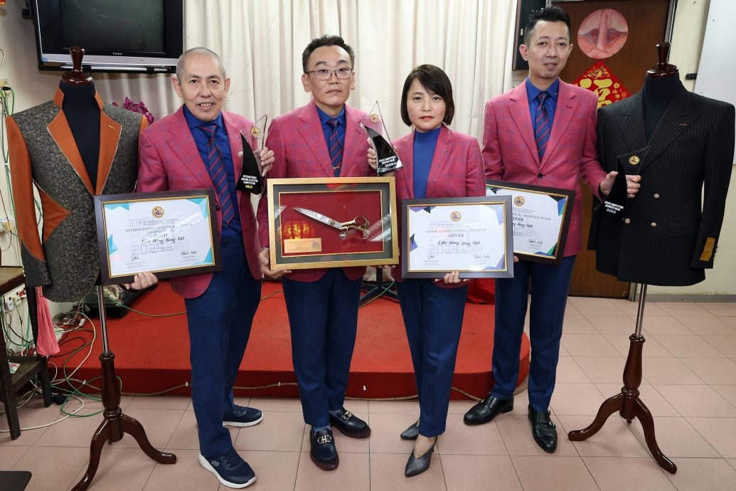 后面版头-大都会/雪隆缝业公会副总务黄成达在第28届亚洲洋服同业联盟大会(FAMT)夺1金2银大奖/4图