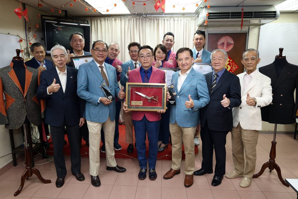 后面版头-大都会/雪隆缝业公会副总务黄成达在第28届亚洲洋服同业联盟大会(FAMT)夺1金2银大奖/4图