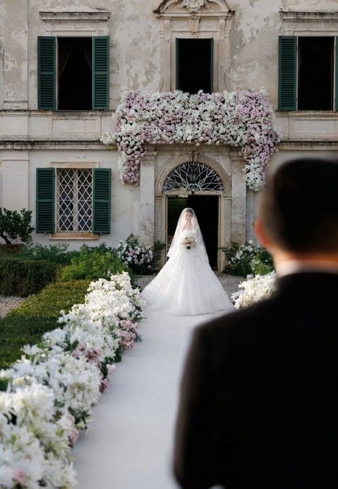 吴千语化身童话公主 欧式庄园中甜吻百亿富三代