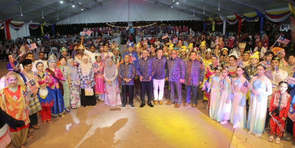 大臣:3R课题倍增 是时重新擦亮种族关系