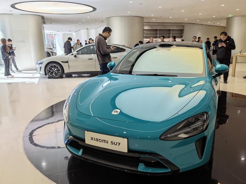 天下事 主文) 27款机器“打工人” 亮相世界机器人大会 各显身手