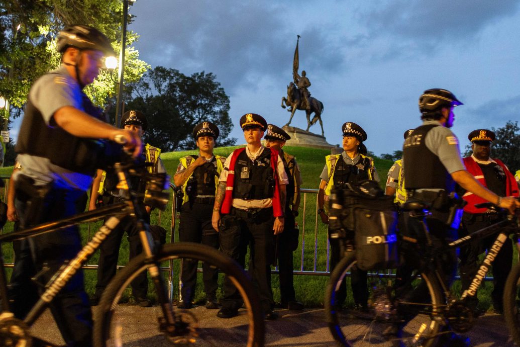 天下事 民主党大会揭幕迎反战示威 保安严防孤狼式攻击