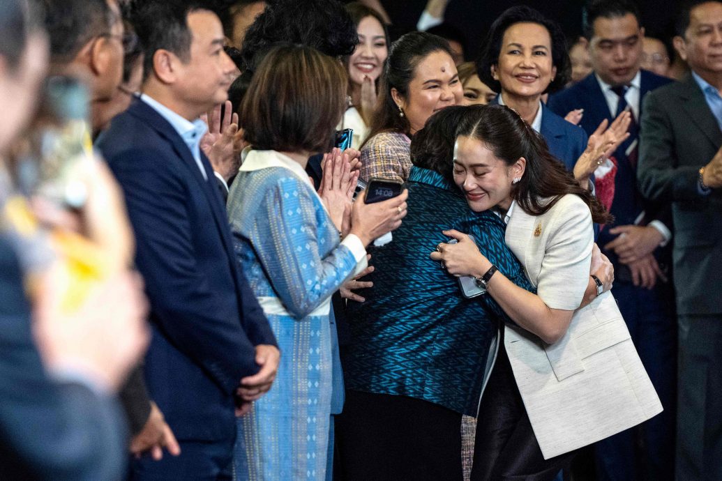 天下事主文)拥有巨人父亲塔辛 佩通坦的泰相生涯 有利有弊