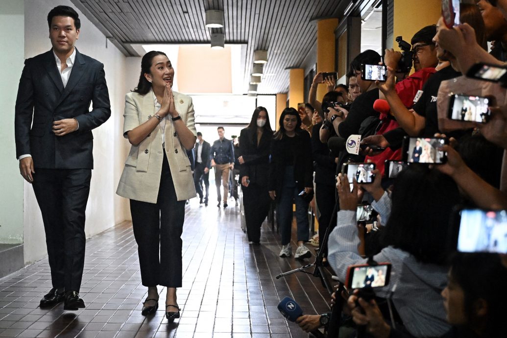 天下事主文)拥有巨人父亲塔辛 佩通坦的泰相生涯 有利有弊